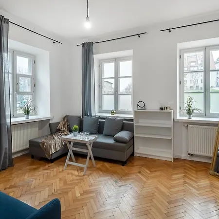 Close Apartment Warsaw